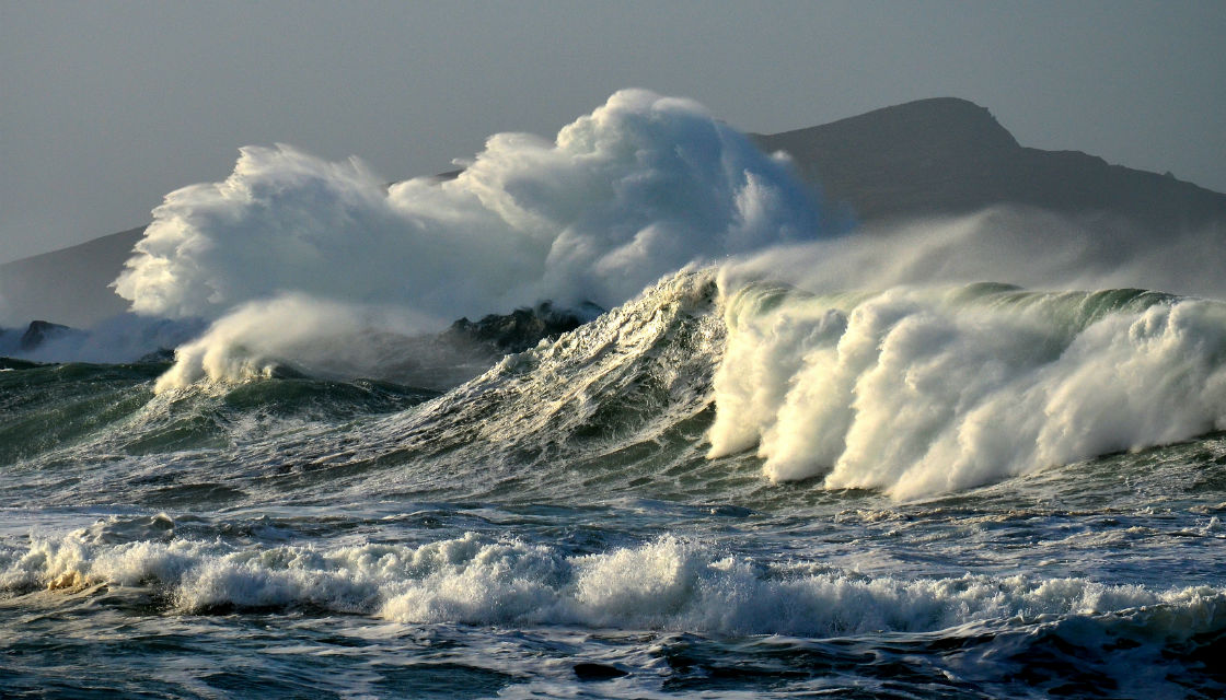 Weather: 8m waves, gale-force winds storming towards New Zealand ...