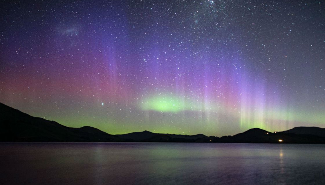 Breathtaking Aurora Australis lights up Zealand skies | Newshub