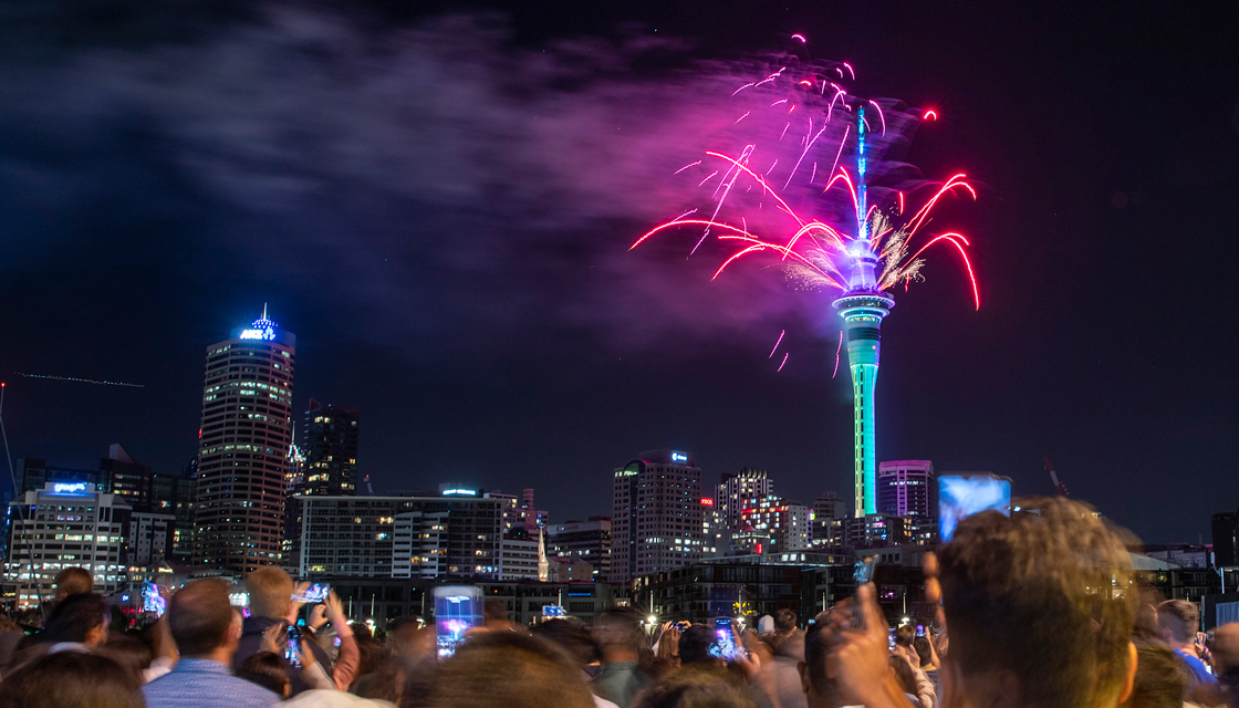 Watch: Auckland welcomes the world into the 2020s | Newshub