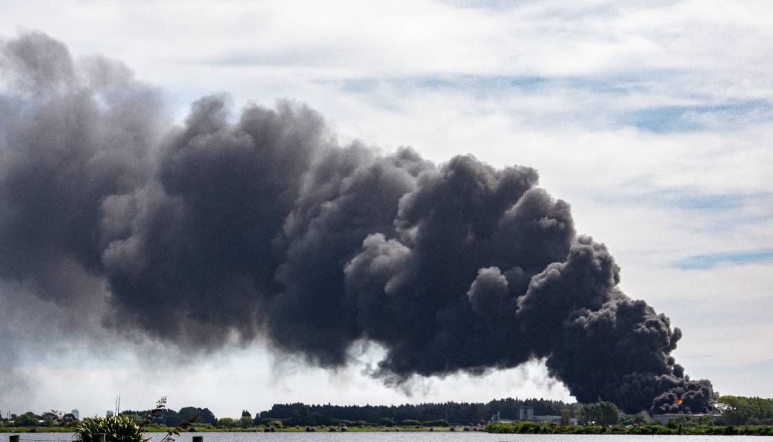 Fire at Christchurch wastewater treatment plant sends thick black smoke and  'horrible smells' across city | Newshub