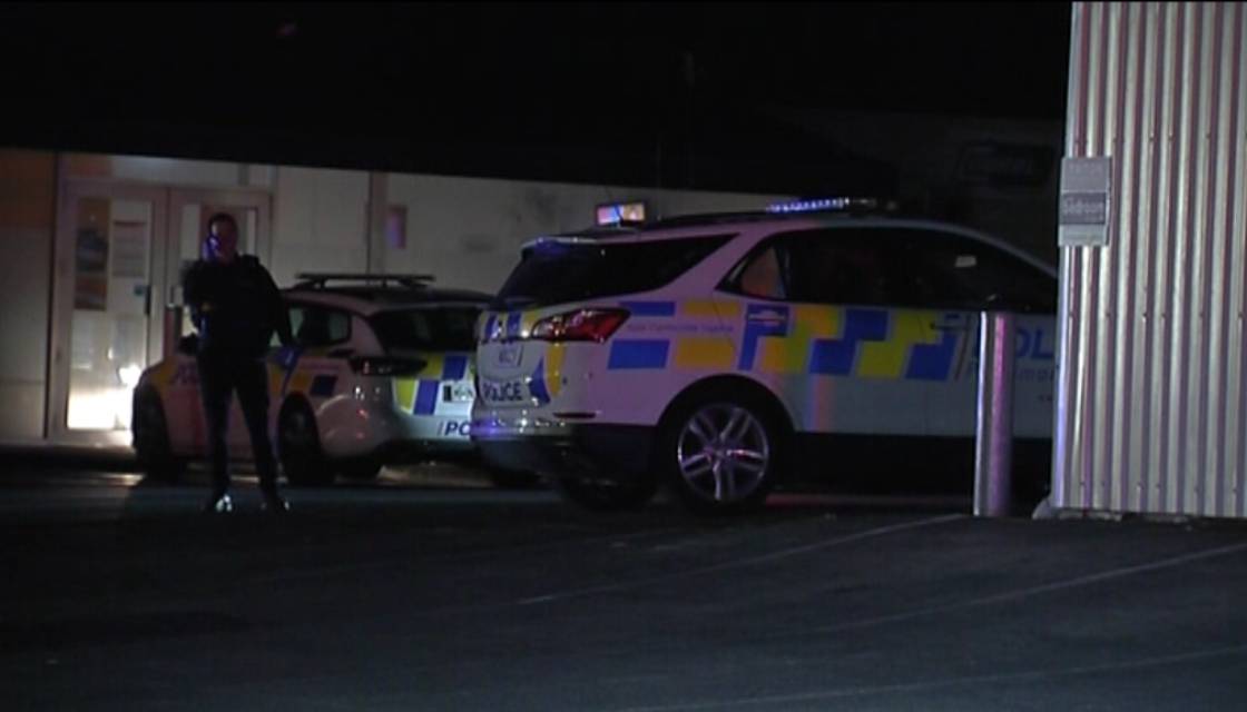 Police swarm set of shops in South Auckland after 'sudden death' of man |  Newshub