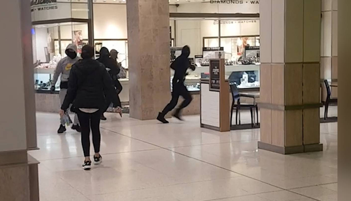 TikTok video emerges of daylight St Luke's Mall smash and grab | Newshub