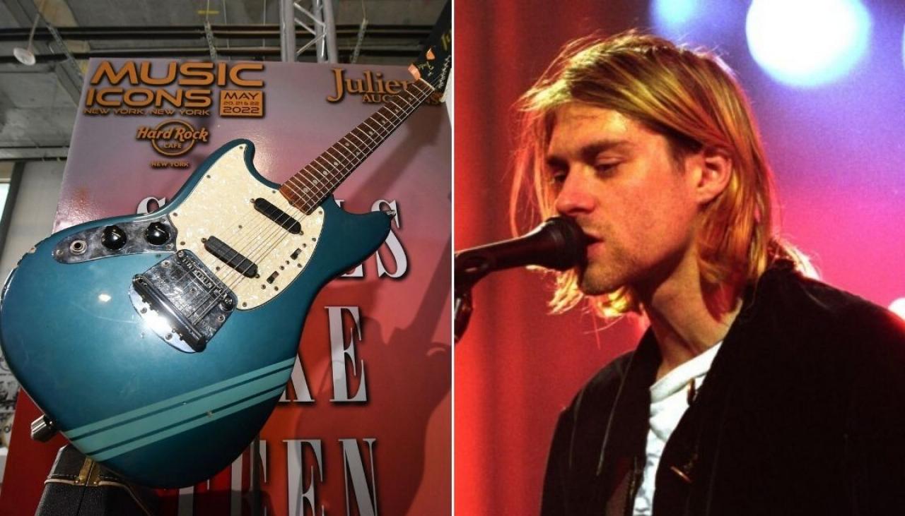 Kurt Cobain's blue hair in the "All Apologies" music video - wide 5