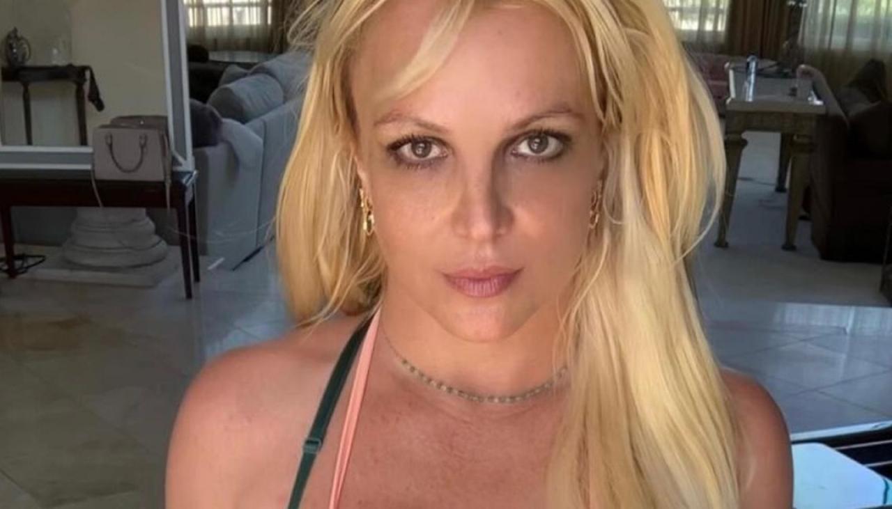 Britney Spears 'home and safe' after paramedics fo