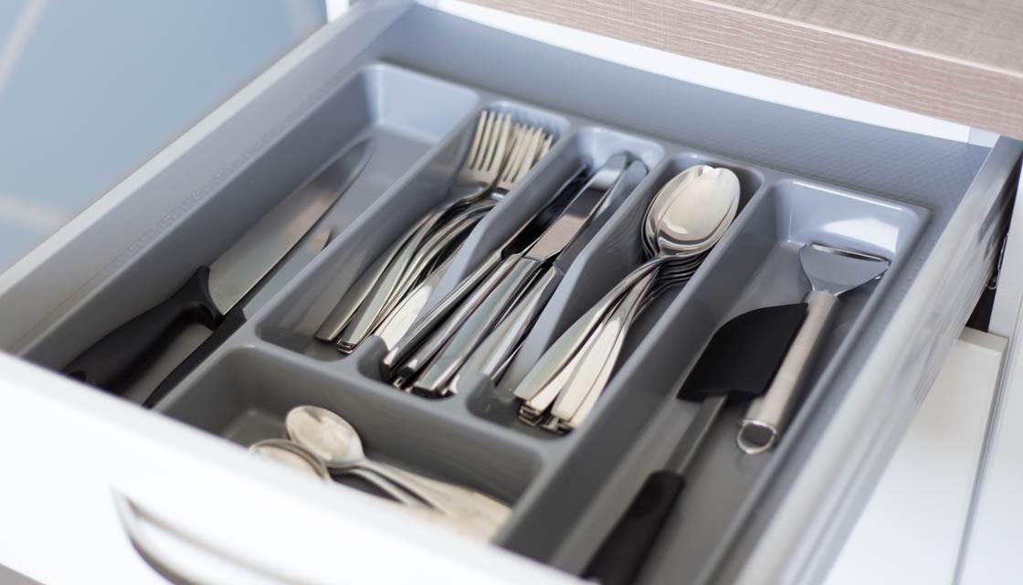 Internet split over cutlery drawer arrangement debate | Newshub