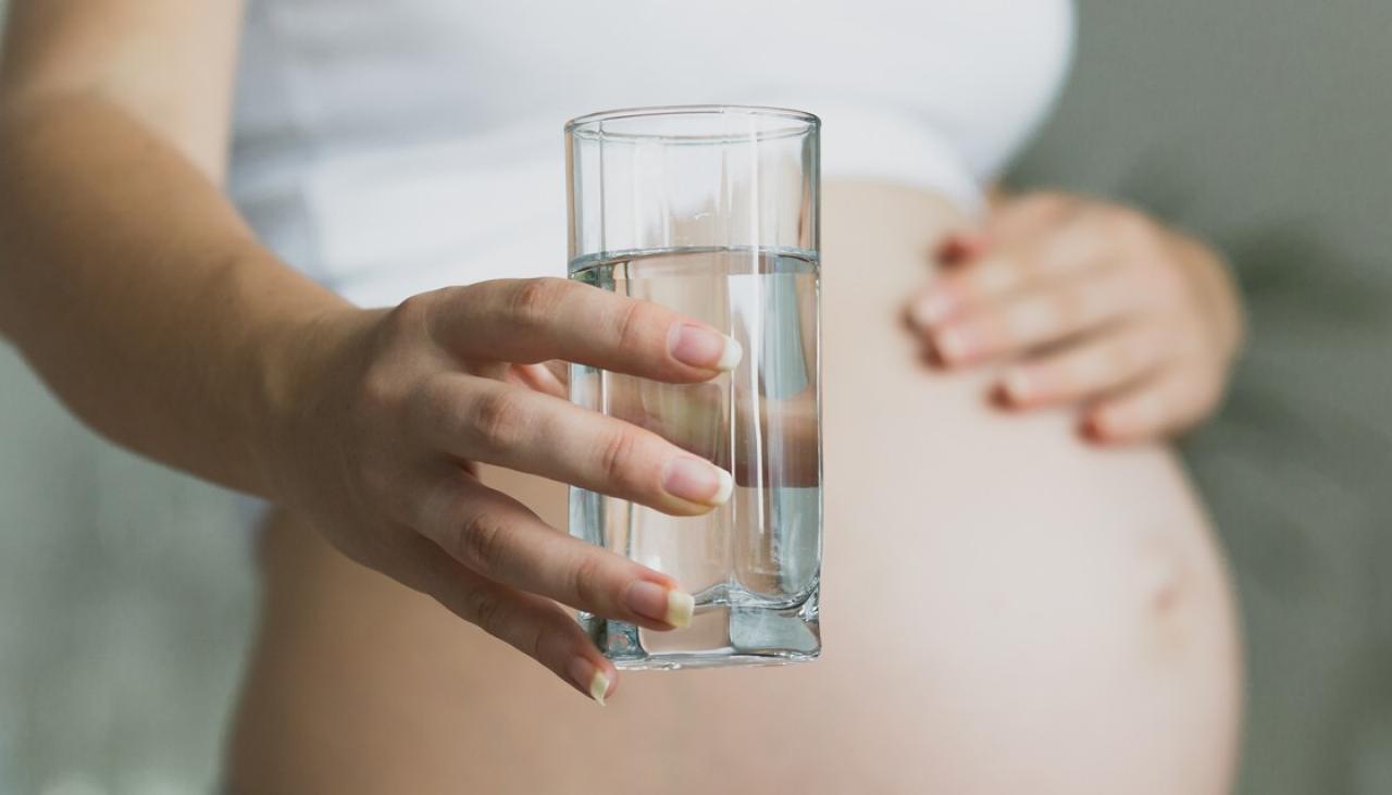 Ранние воды при беременности. Вода для беременных с калием.