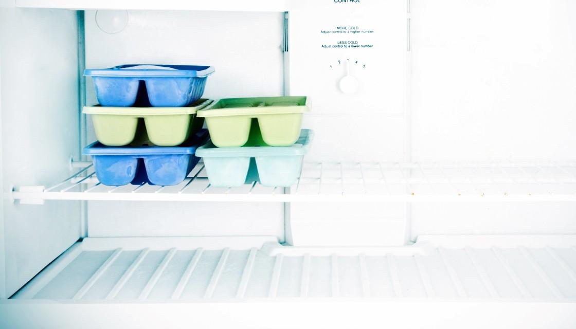 https://www.newshub.co.nz/home/lifestyle/2020/06/tiktok-video-reveals-we-ve-been-filling-ice-cube-trays-wrong-the-entire-time/_jcr_content/par/image.dynimg.full.q75.jpg