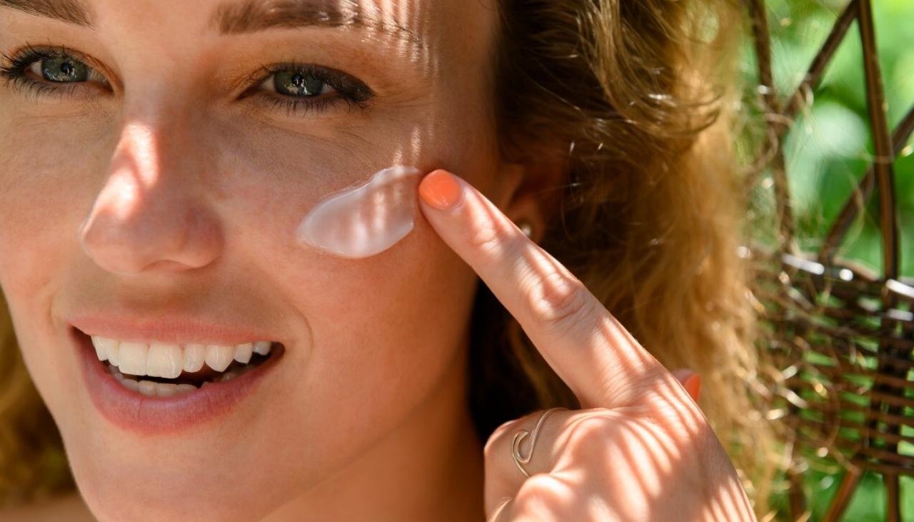 Mixing mineral, chemical sunscreens can wipe out sun protection abilities, according to new study | Newshub