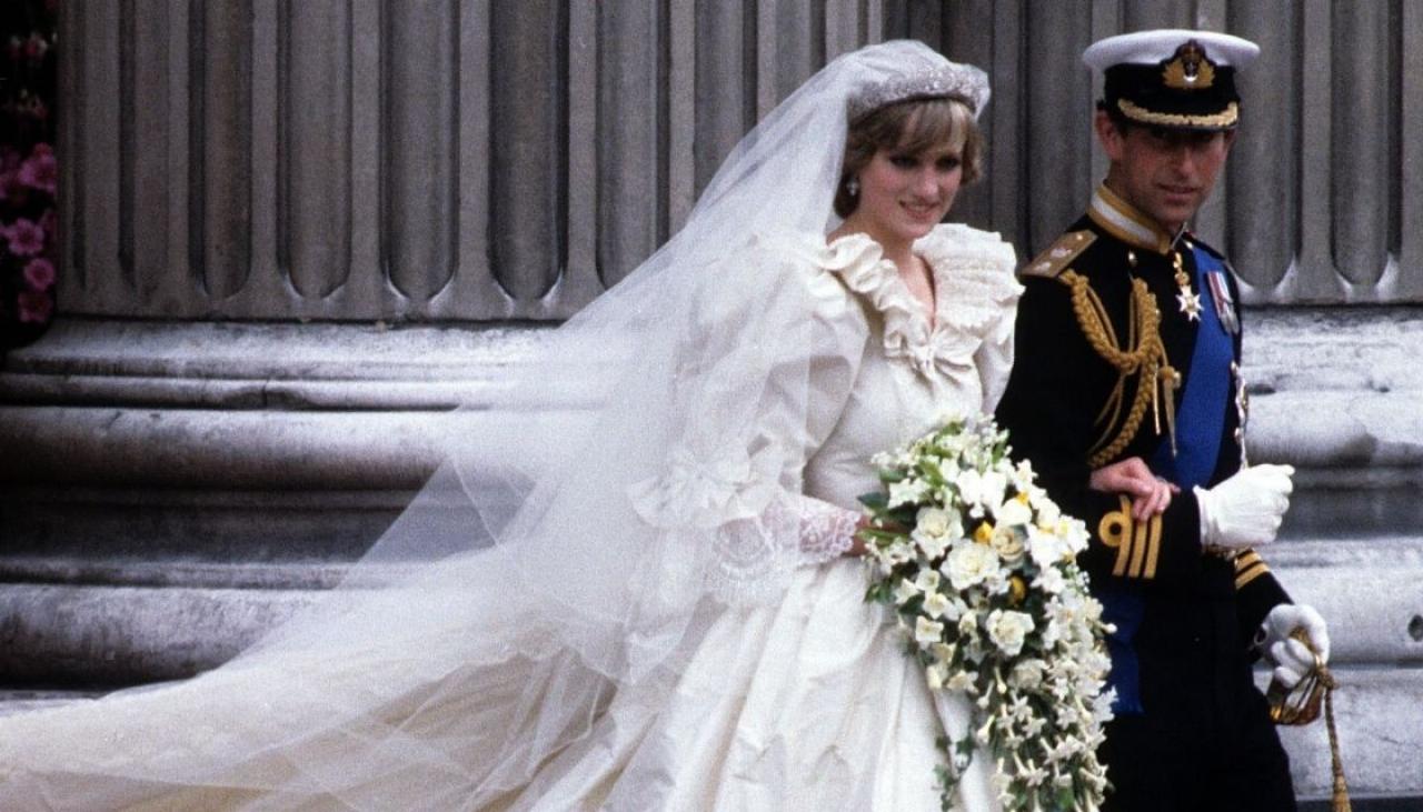 صُدمت إليزابيث إيمانويل ، مصممة فساتين زفاف الأميرة ديانا ، بفستان العيد الأيقوني