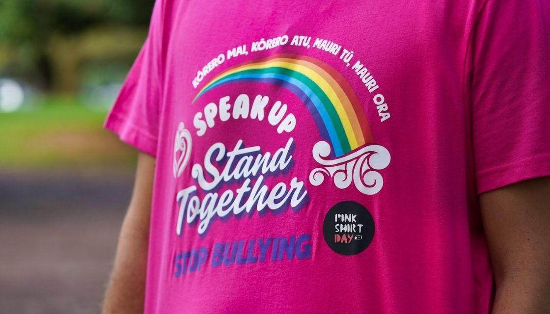 antyder dobbelt læsning What's With All The Pink? New Zealanders take a stand against bullying on  Pink Shirt Day | Newshub