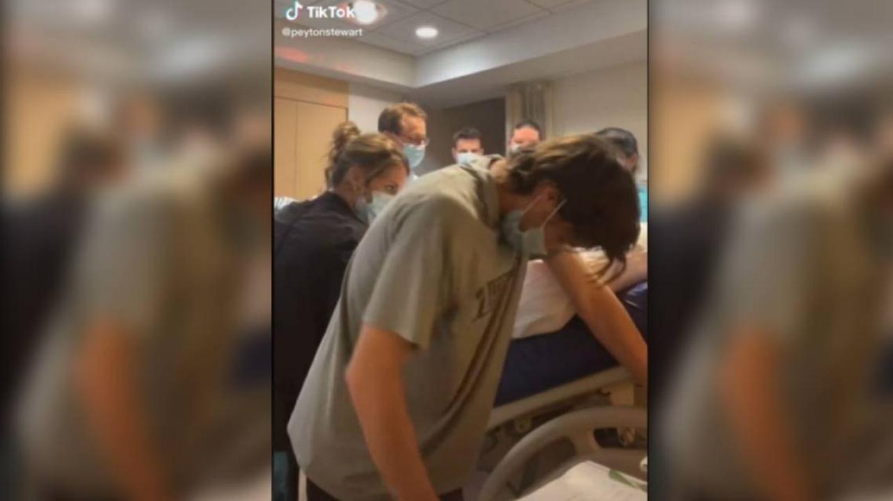 Mother's TikTok goes viral after boyfriend faints during child's birth ...