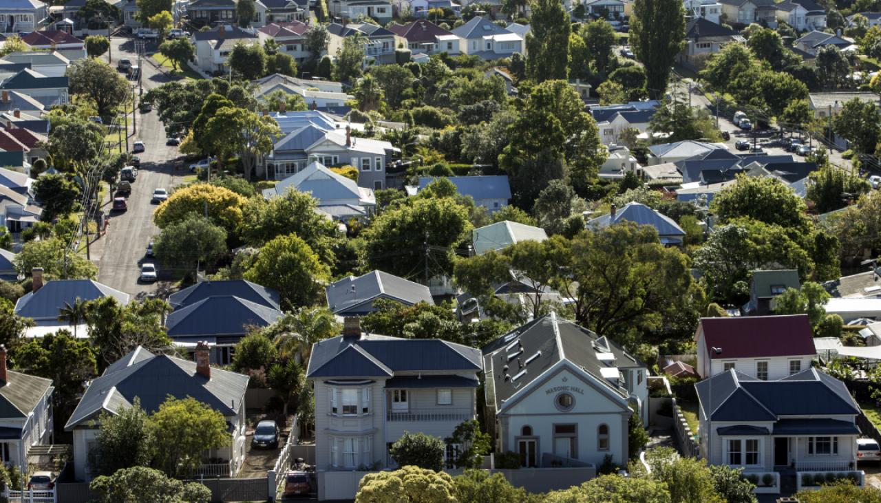 Wzrost cen domów w Nowej Zelandii spowalnia, ponieważ dziesiątki przedmieść odnotowuje spadek mediany wartości – CoreLogic