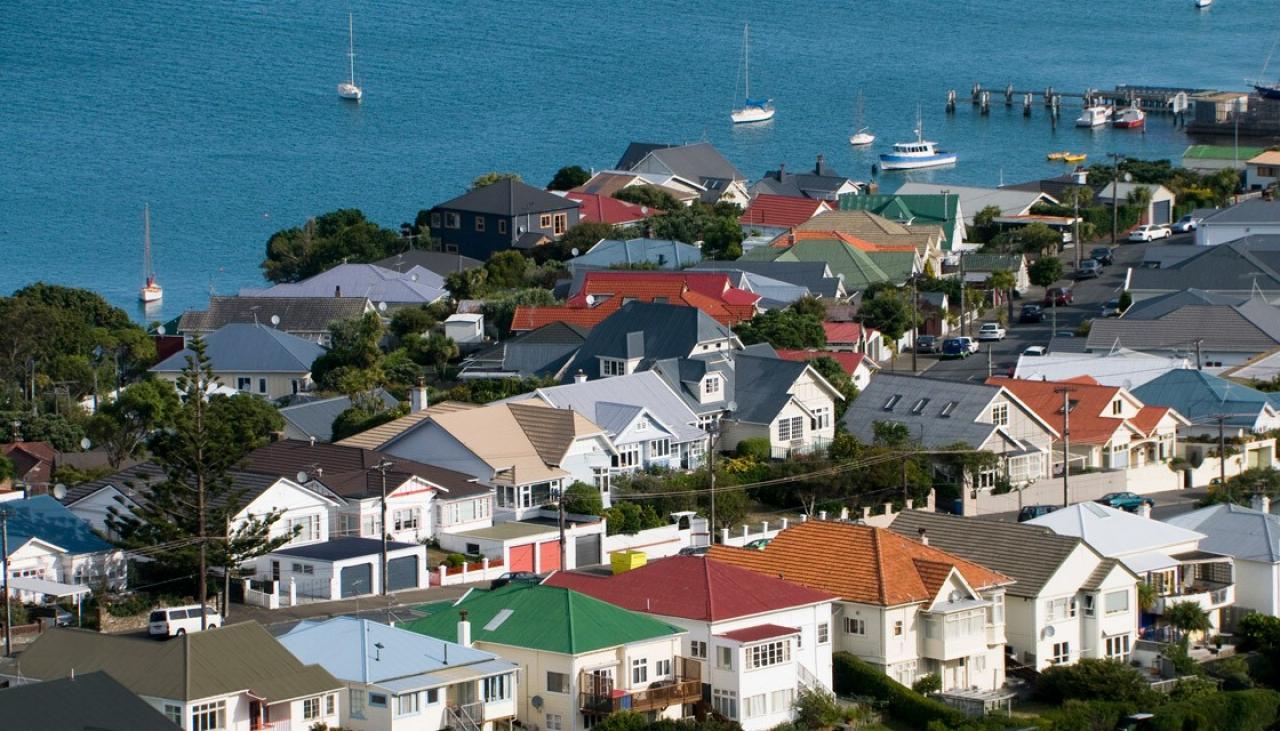 Krajowe ceny mieszkań spadają, eksperci ostrzegają, że zanim będzie lepiej, będzie gorzej