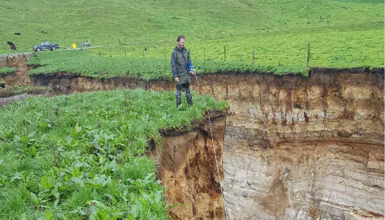 Huge 200m Long 20m Deep Sinkhole Opens Up On Rotorua Farm
