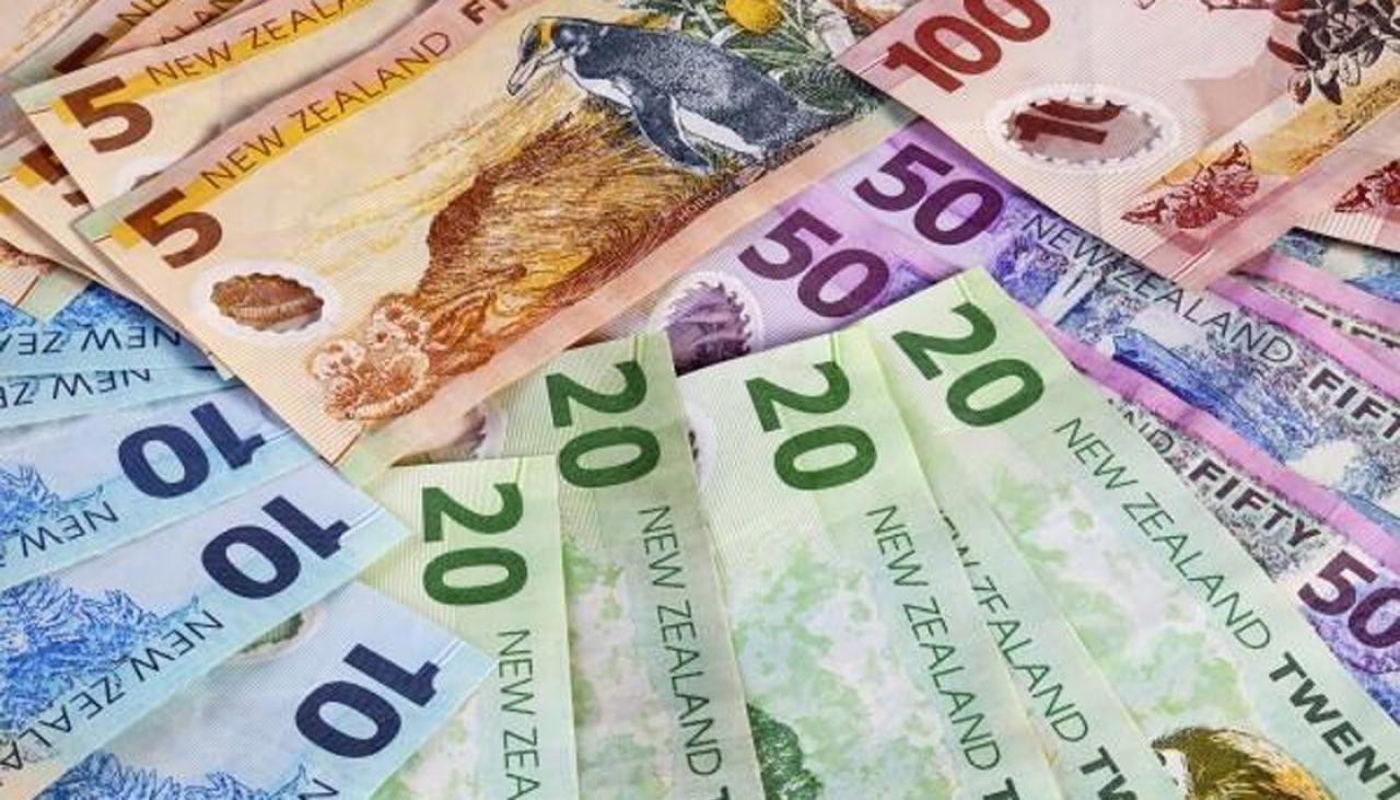 Kiwi dollar drops to three-year low against the US dollar | Newshub