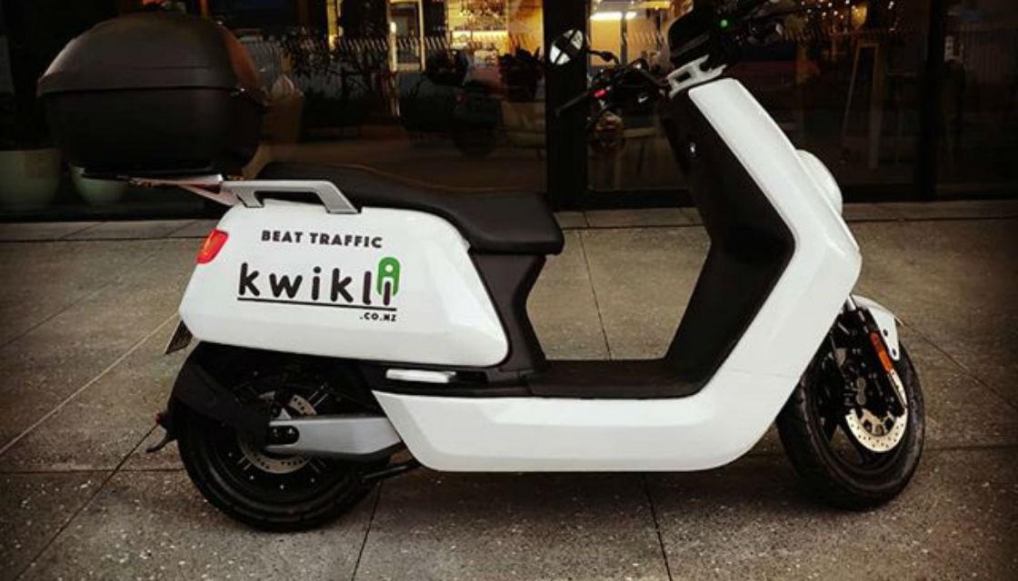 new-electric-mopeds-kwikli-hit-auckland-streets-newshub