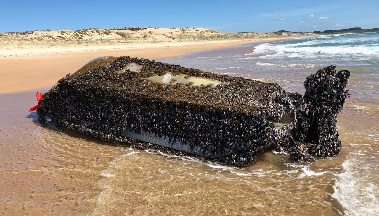Man finds abandoned boat 'from Sydney' on Northland beach 