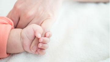 https://www.newshub.co.nz/home/new-zealand/2020/05/newborn-baby-died-after-suboptimal-care-given-incorrect-dose-of-medication/_jcr_content/par/image.dynimg.360.q75.jpg/v1590452361336/GettyImages-baby-1120.jpg
