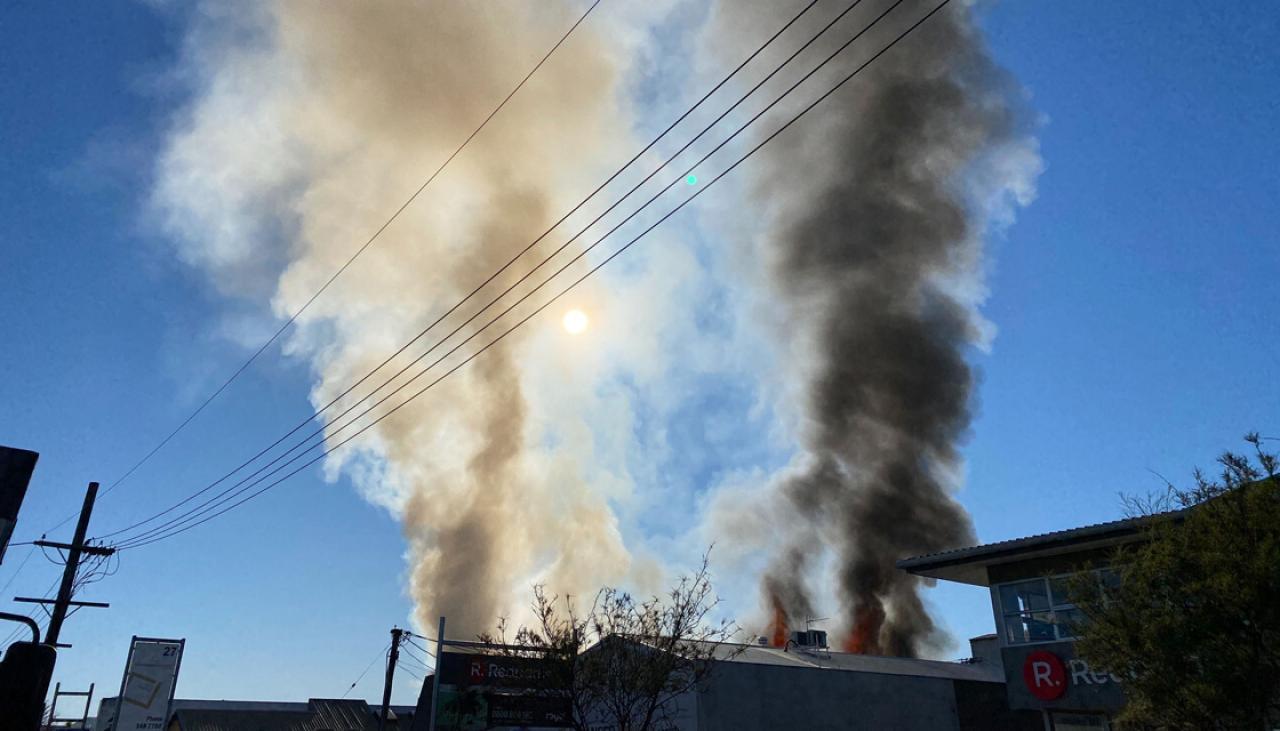 Large plumes of smoke billow from Christchurch factory fire | Newshub