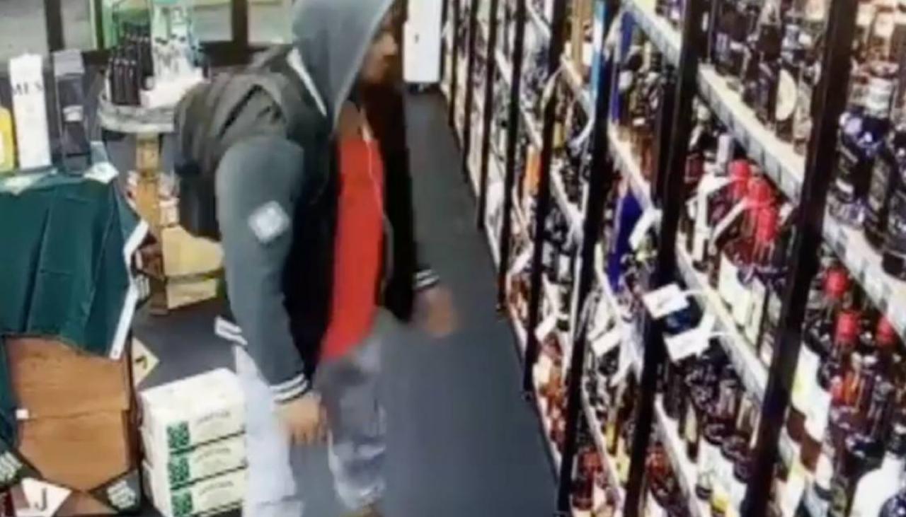 Hooded man's blatant theft from Auckland liquor store ...