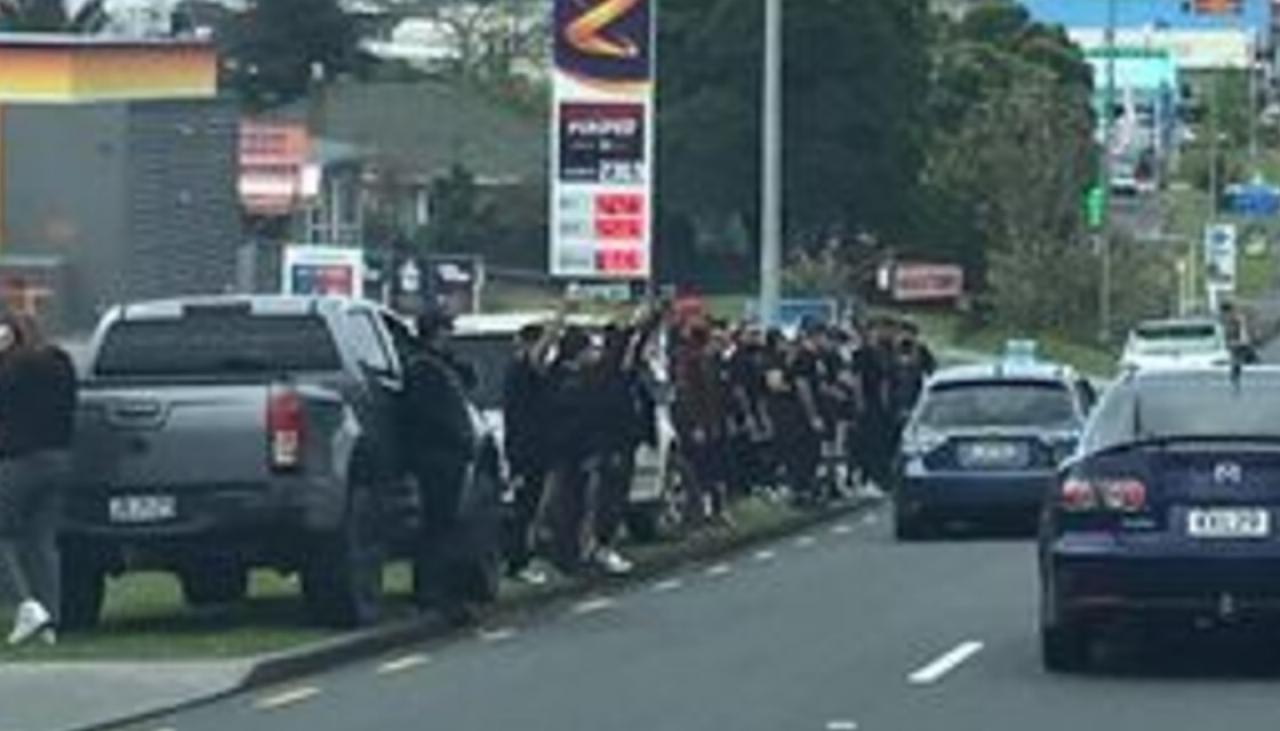 Headhunters funeral procession in west Auckland appears to flout COVID-19 alert level 3 rules | Newshub
