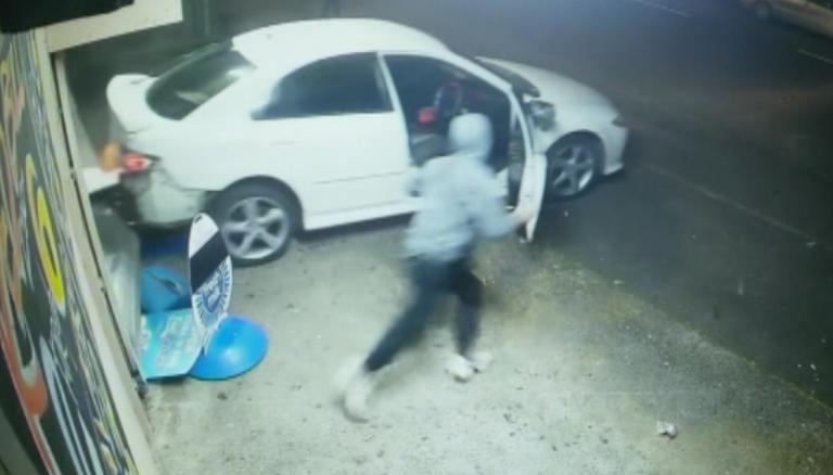 Auckland crime wave: Early morning Auckland ram-raid leaves gaping hole in bottle  store's wall, four arrested | Newshub