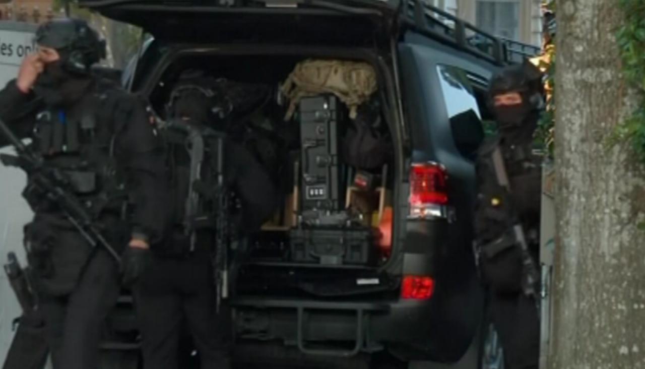 Armed police swarm west Auckland house | Newshub