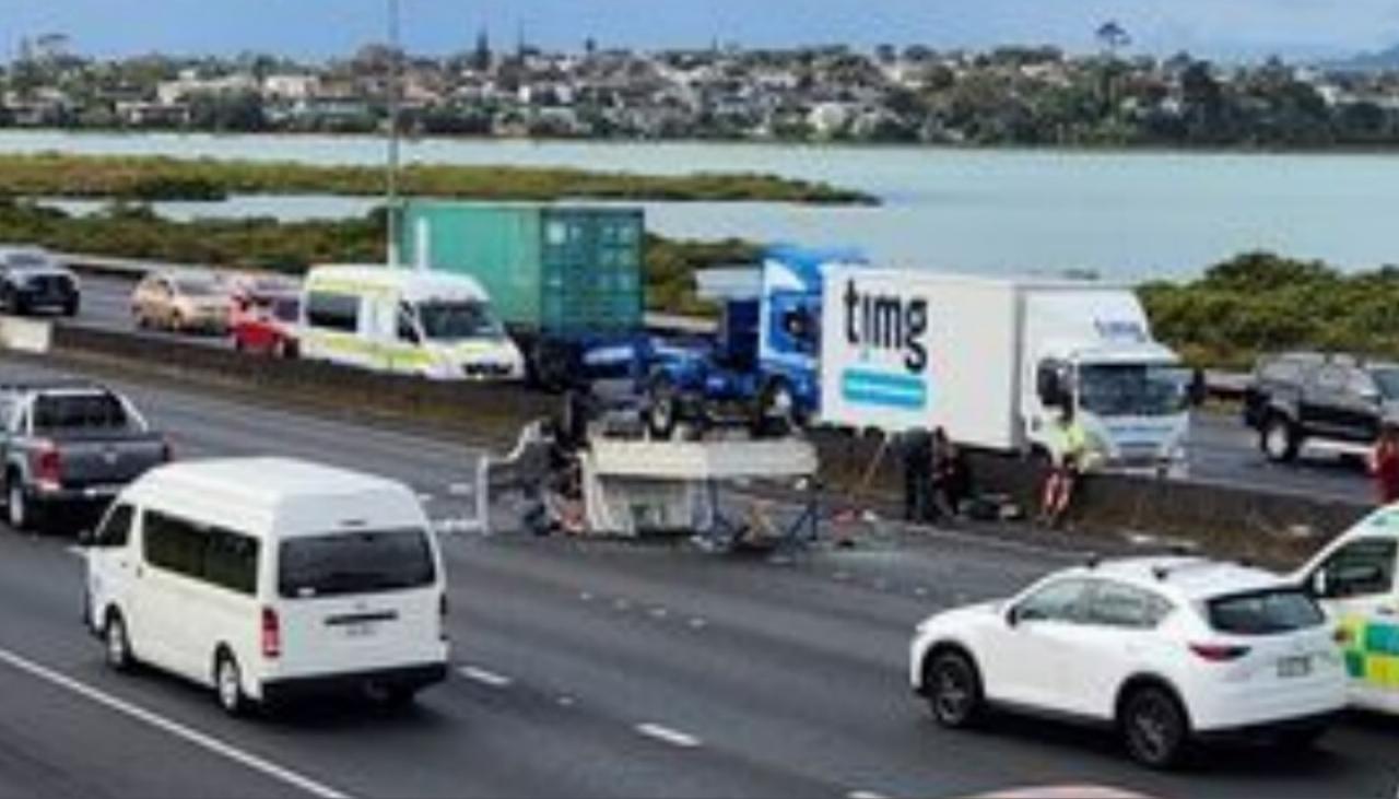 Truck crashes, flips upside down near Auckland Harbour Bridge | Newshub