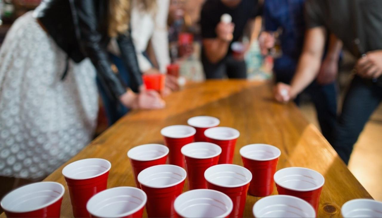 The way teens socialise could be behind this generation saying no to alcohol  - study | Newshub