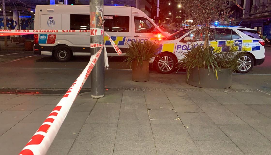 Two people shot on Auckland's Queen St | Newshub