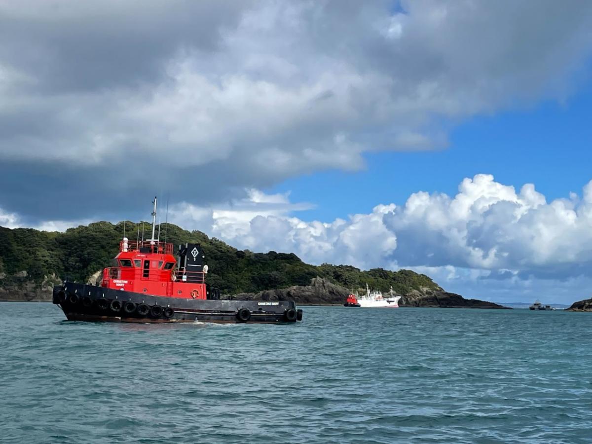 Commercial fishing vessel refloated after running aground in Hauraki Gulf