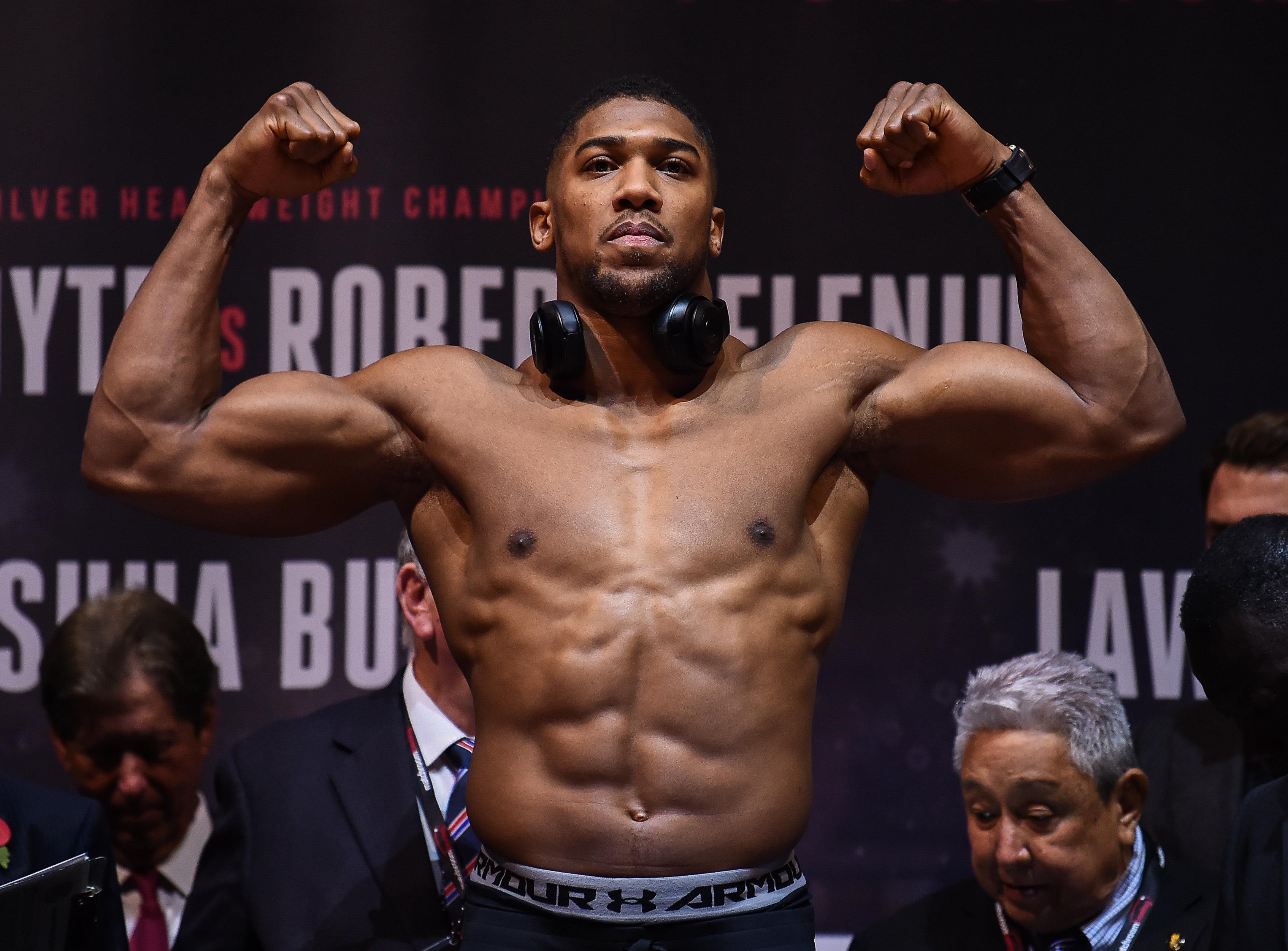 Joseph Parker questions Anthony Joshua's muscly physique, insinuates Brit has used steroids | Newshub