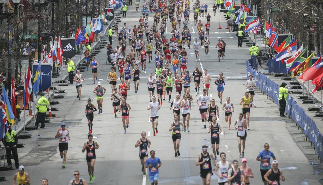 https://www.newshub.co.nz/home/sport/2020/05/athletics-iconic-boston-marathon-s-2020-edition-officially-cancelled/_jcr_content/par/image.dynimg.full.q75.jpg/v1590718418446/Getty_BostonMarathon1120.jpg