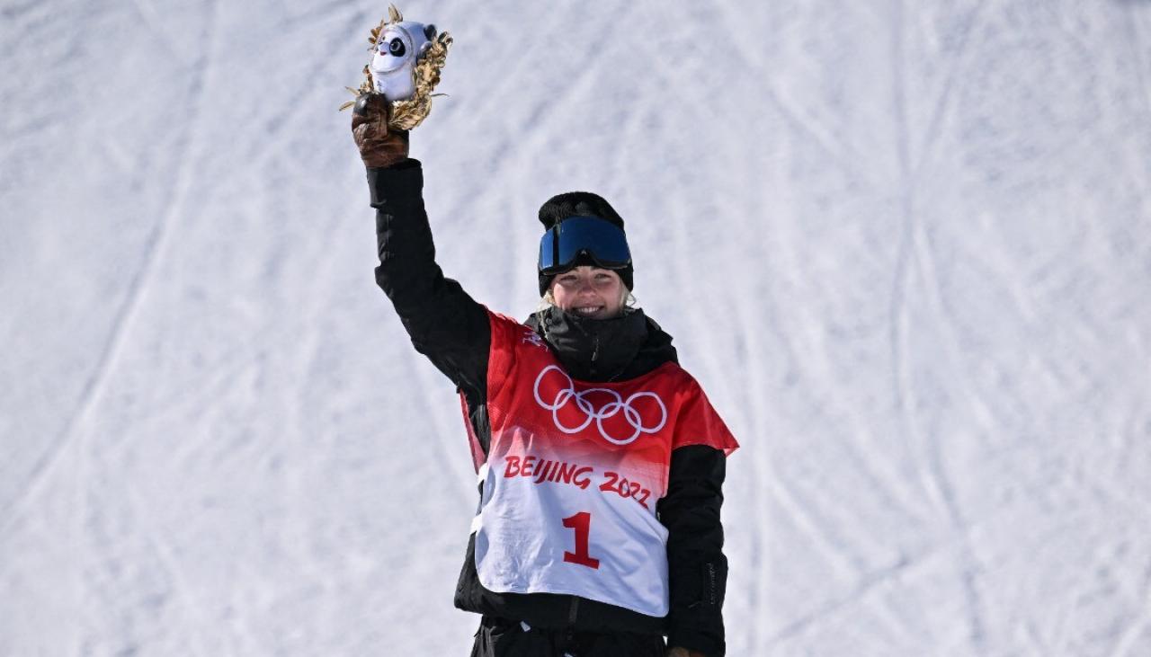 Beijing Winter Olympics Zoi Sadowski-Synnott creates history with New Zealands first gold medal, wins womens slopestyle Newshub