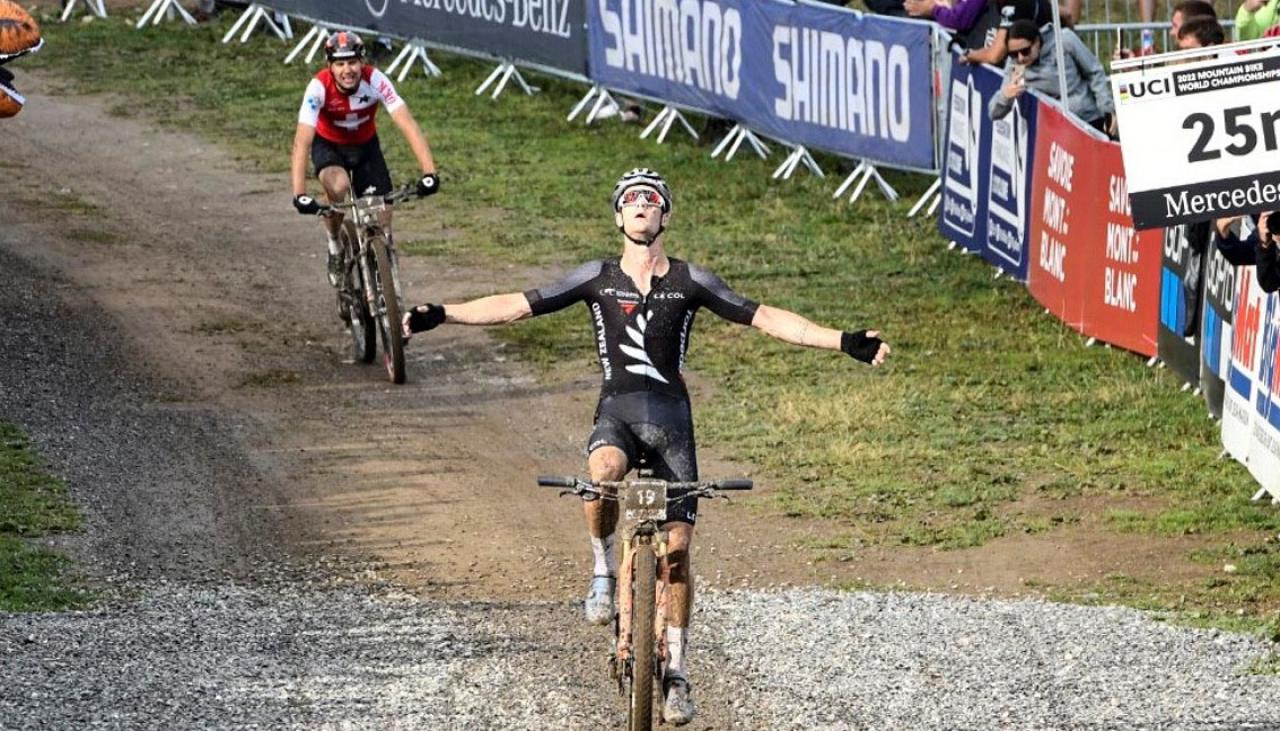 Cycling: Sam Gaze claims UCI World Championship mountain biking title, as rival crashes on final lap | Newshub