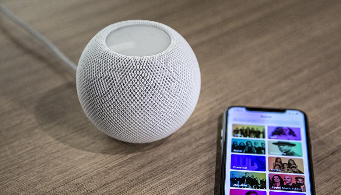 Review: Apple's HomePod mini delivers performance that belies its size