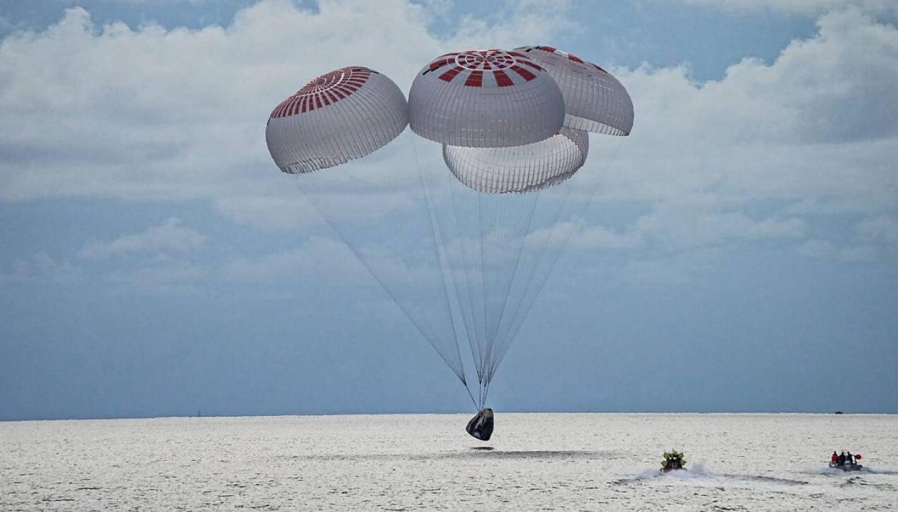Photo of Une capsule SpaceX avec le premier équipage orbital entièrement civil au monde revient en toute sécurité