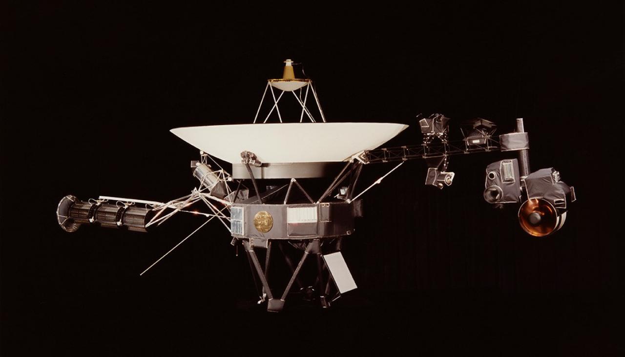 La NASA intenta resolver el misterioso problema de la Voyager 1 desde 23.300 millones de kilómetros de distancia