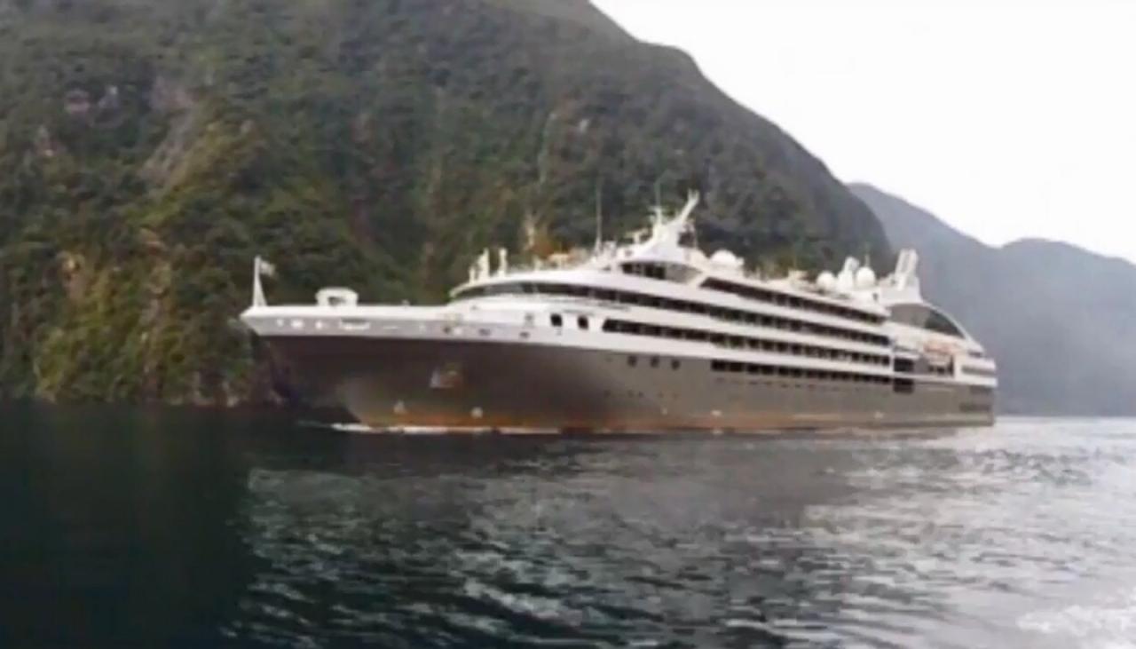 cruise ship quarantined in caribbean