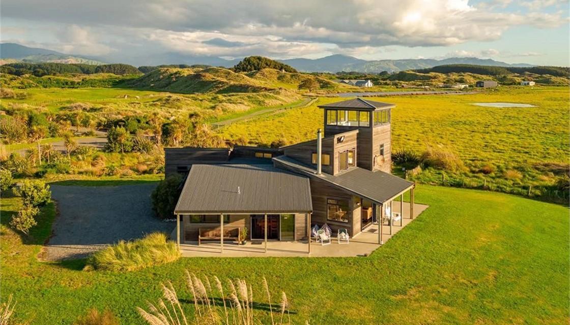 https://www.newshub.co.nz/home/travel/2020/05/new-zealand-s-most-popular-holiday-home-destinations-for-queen-s-birthday-weekend/_jcr_content/par/image_2138272517.dynimg.full.q75.jpg/v1590723752107/trade-me-popular-holiday-home-1120.jpg