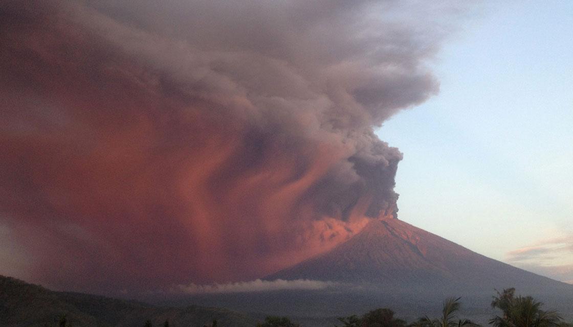 Thousands Stranded As Bali Volcano Erupts Newshub 