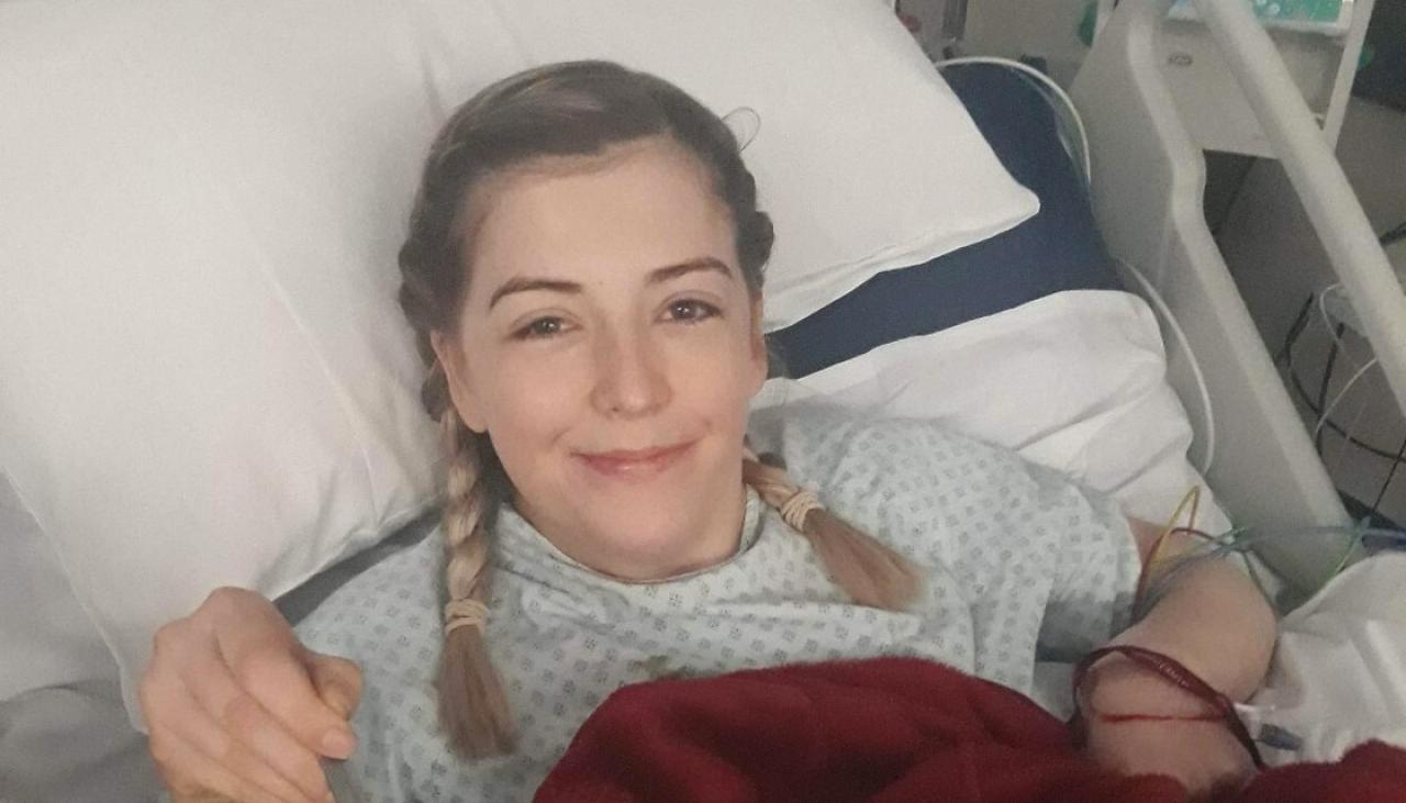 UK woman paralysed after cracking her neck causes 'one in a million ...