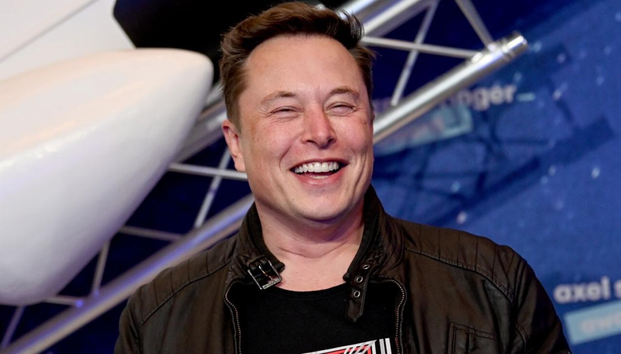 Photo of Elon Musk célèbre SpaceX remportant un contrat d’atterrissage sur la lune de 2,9 milliards de dollars