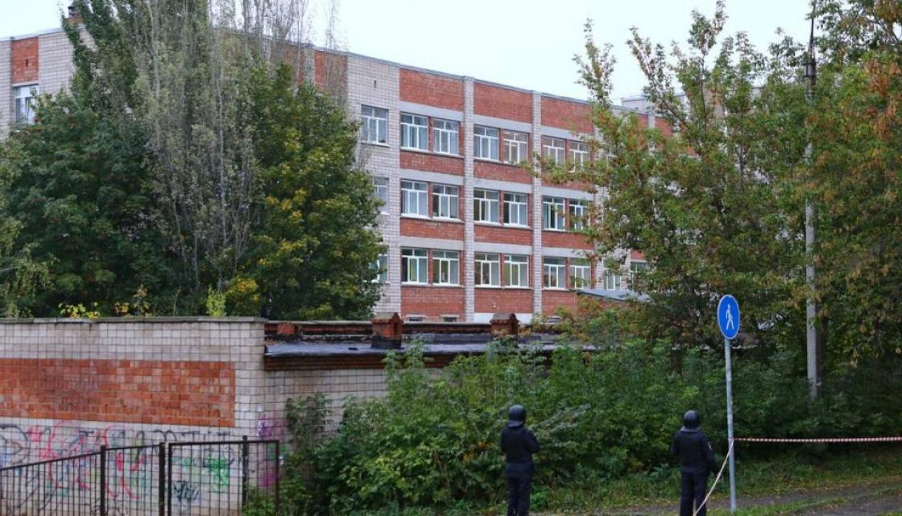 Swastika-wearing ex-pupil kills 15, 24 wounded in school shooting in Izhevsk,  Russia | Newshub