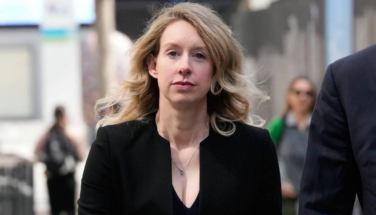 Theranos Ceo Elizabeth Holmes Turns Herself In For 11 Year Jail