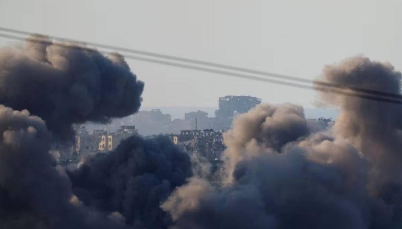 Konflikt między Izraelem a Hamasem: izraelskie czołgi przybywają do centrum Khan Yunis podczas nowego najazdu na południową Gazę
